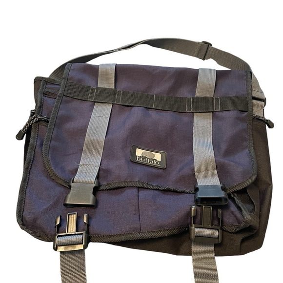 Buffalo Messenger Bag-Flap Closure-3 zipper pockets-2 zipper pockets on ends - Picture 1 of 11